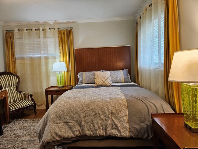 Building Photo - 5203 Chesapeake Way