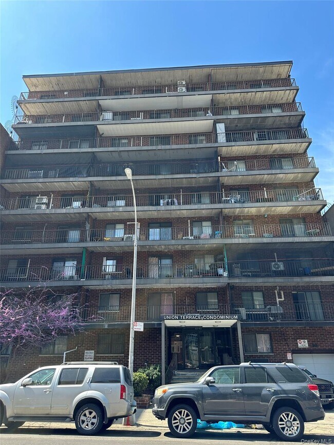 Building Photo - 42-42 Union St