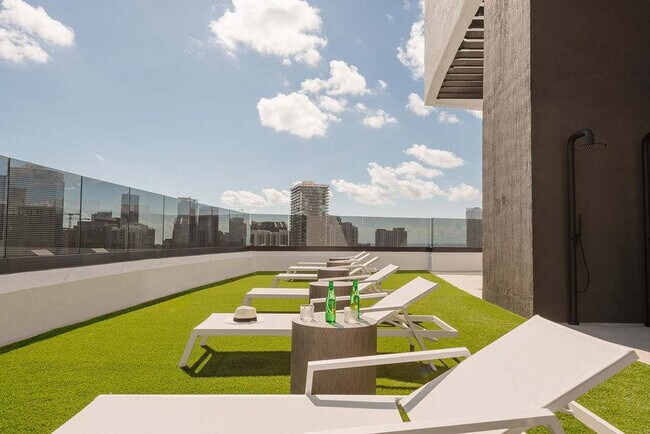 Building Photo - 225 N Miami Ave