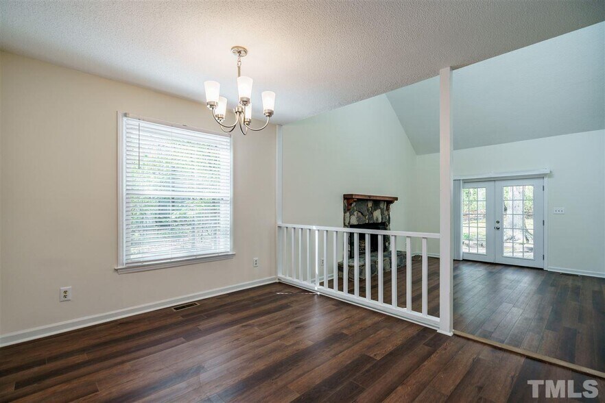 Building Photo - 4702 Cornwall Plz