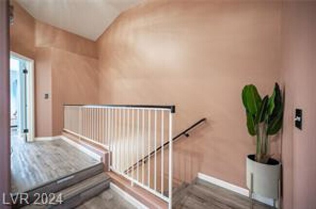 Building Photo - Gorgeous 3 Bedroom Remodeled Near Summerlin
