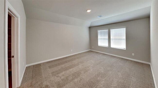 Building Photo - 2933 Ember Dr