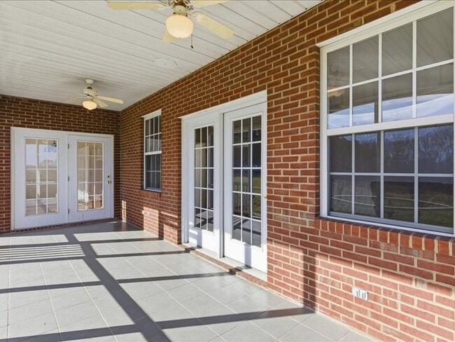 Building Photo - 5320 Baumgardner Rd