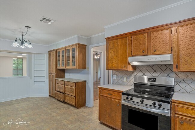 Building Photo - 108 Deerwood Ln
