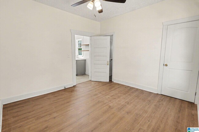 Building Photo - 3409 17th Ave N