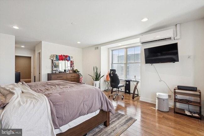 Building Photo - 1946 Titan St