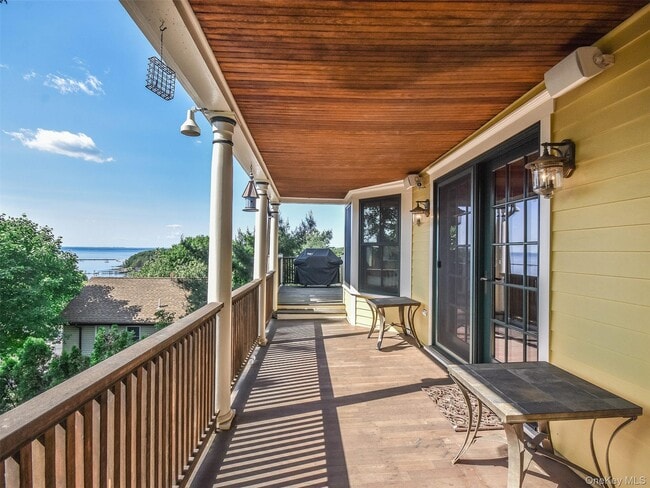 Building Photo - 290 8th Ave