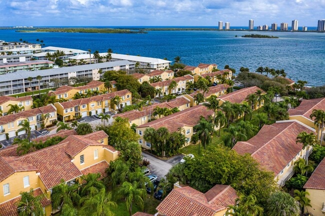 Building Photo - 1035 Lake Shore Dr