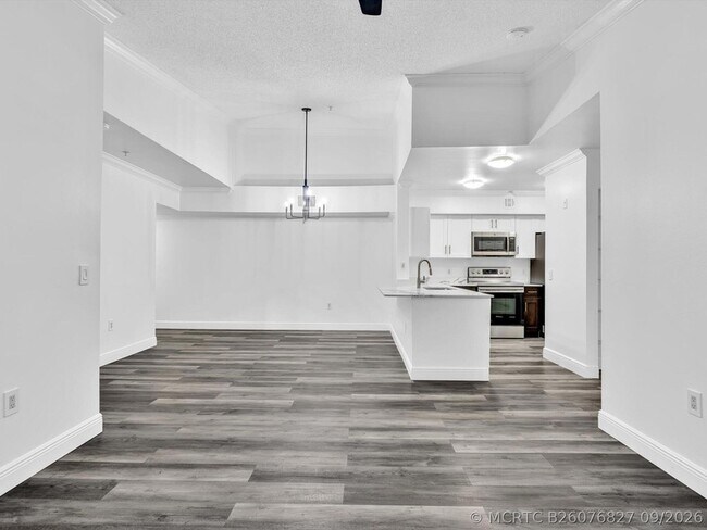 Building Photo - 2433 Centergate Dr
