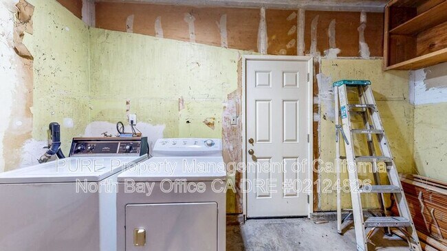 Building Photo - 353 E Robles Ave