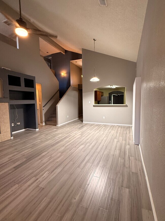 Building Photo - 2103 N Ensenada Cir SE