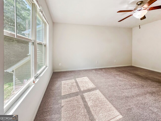 Building Photo - 206 Daisy Cir