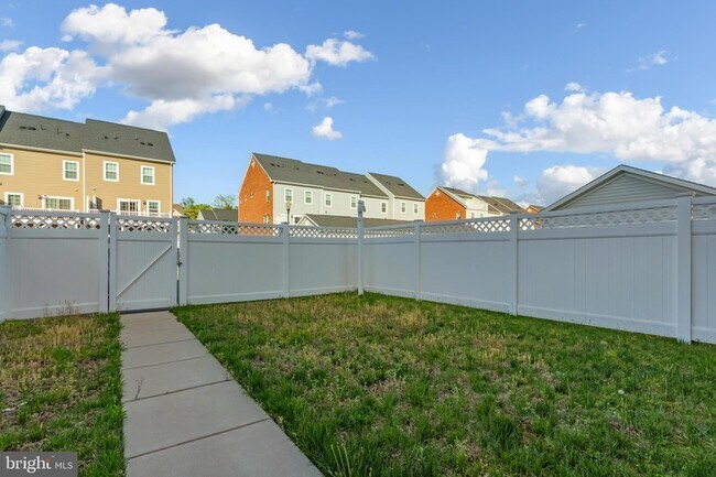 Building Photo - 11411 Tolkien Ave