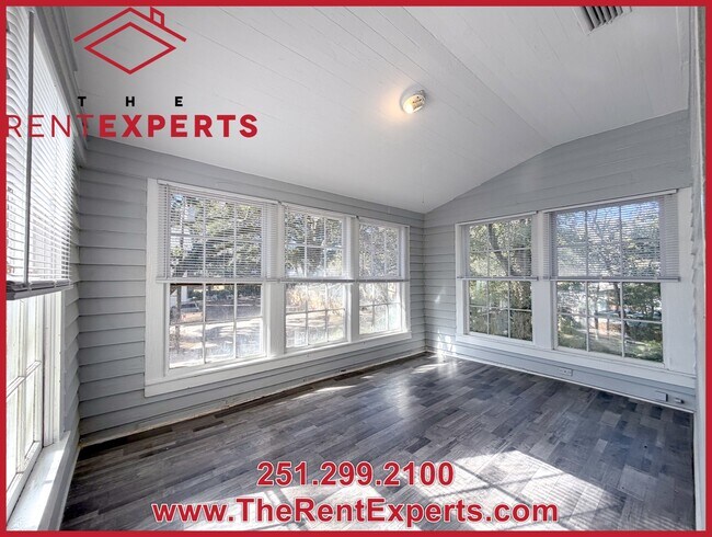 Building Photo - 206 5th St