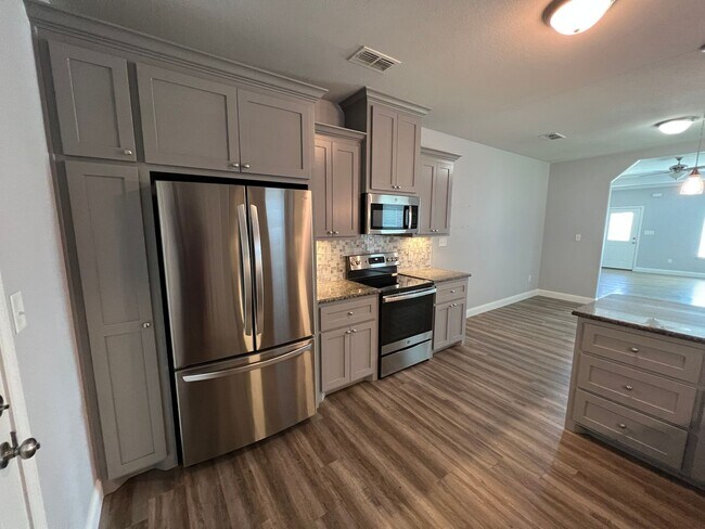 Building Photo - 7717 Florence Dr