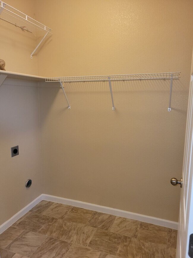 Building Photo - 7747 Mountain Laurel Dr
