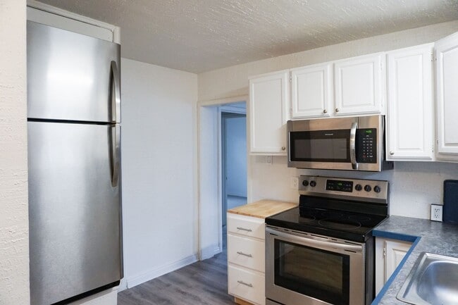 Building Photo - 194 E 4800 S