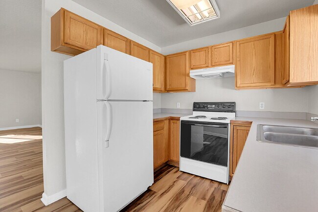 Building Photo - $1,800 3 Bed, 2 bath Home located in Denver with in Unit Laundry!