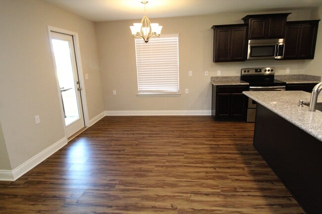 Building Photo - Ready Now!! 3-Bed/2-Bath Brick Home in Mil...