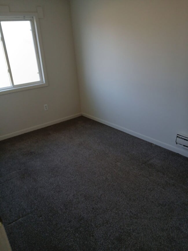 Building Photo - RANCH STYLE 3 BEDROOM DUPLEX FOR LEASE