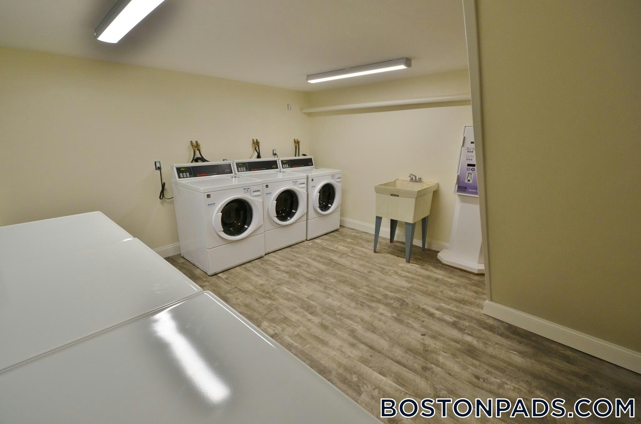 Building Photo - 35 Brookline St