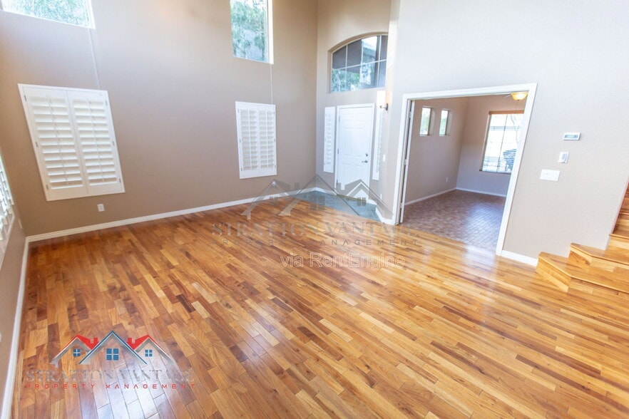 Building Photo - 4613 E Thorn Tree Dr