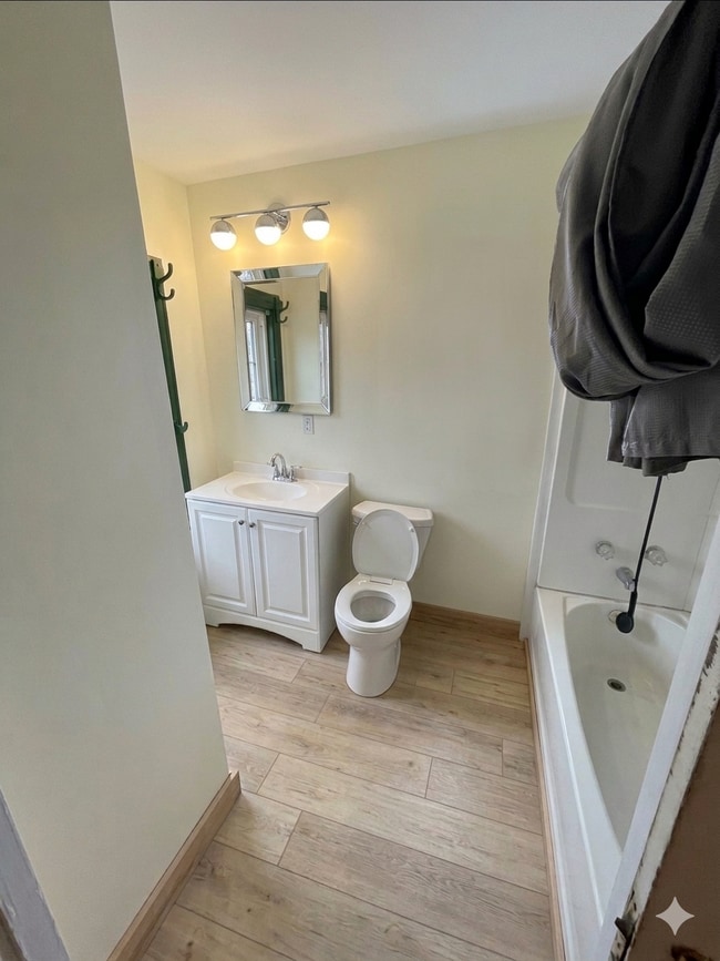 Building Photo - 967 Meadow Rd