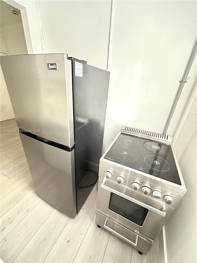 Building Photo - 967 SW 5th St