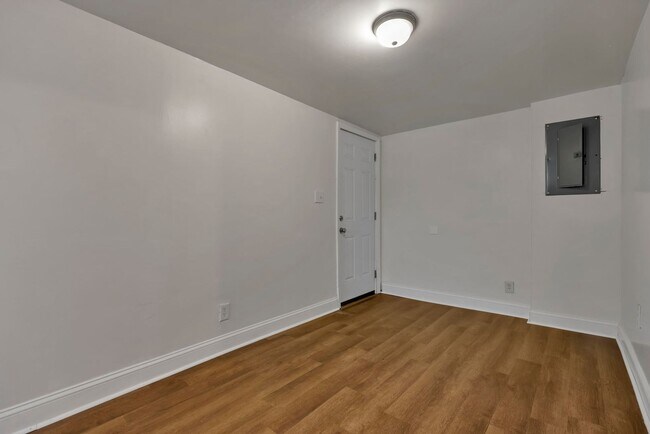 Building Photo - 280 1/2-85-82 S Wheatland Ave