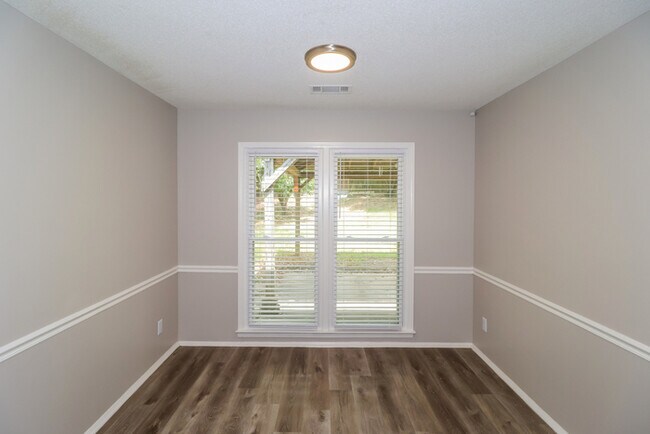 Building Photo - Spacious 4-Bedroom Cordova Home