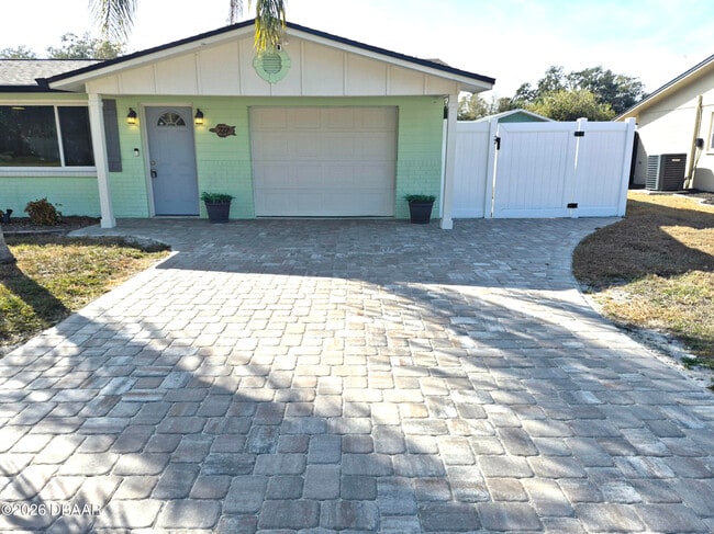 Building Photo - 737 5th St