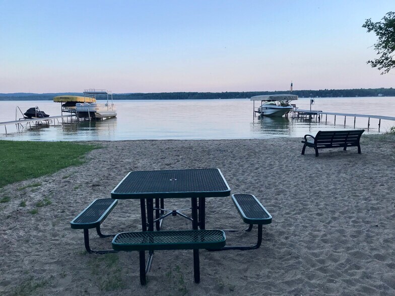 Building Photo - 3925 White Birch Dr