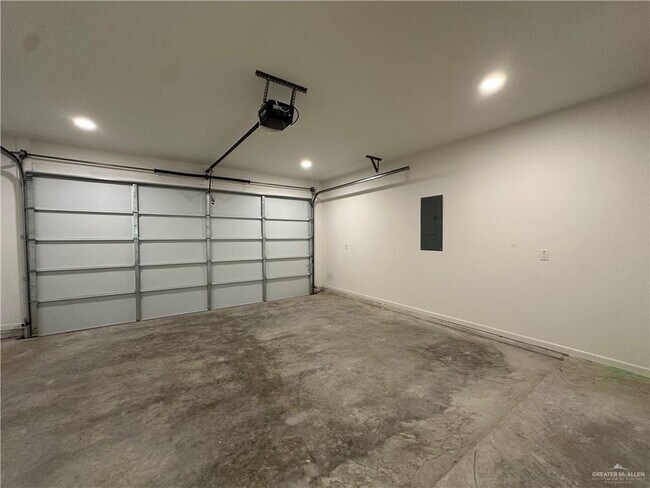 Building Photo - 2711 Harmony St