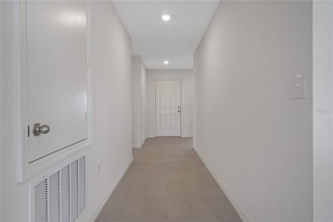 Building Photo - 616 Royal Palm Dr