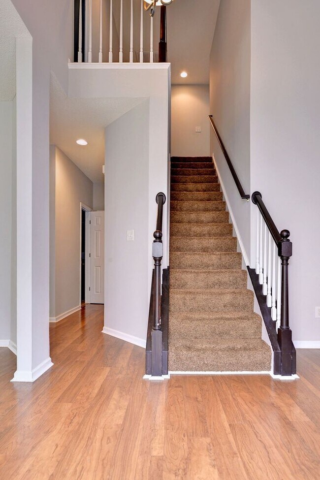Building Photo - Spacious Duplex in Willow Lakes