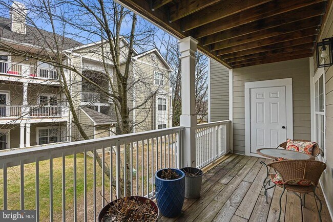 Building Photo - 1701 Lake Shore Crest Dr