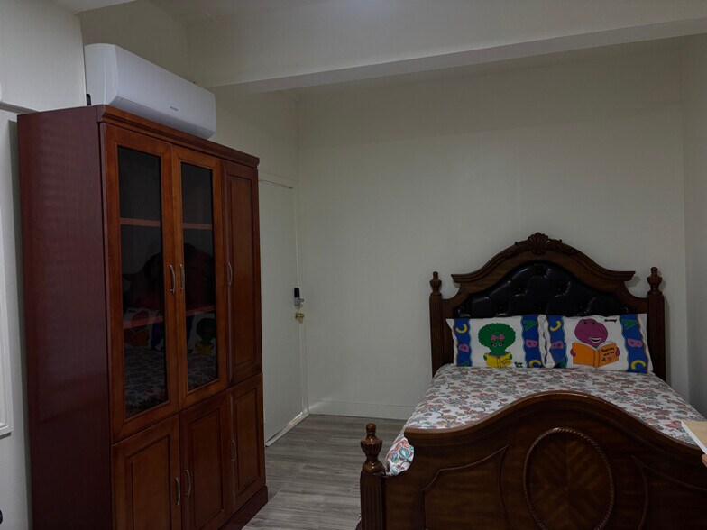 Primary Photo - 15111 Hemlock Ave