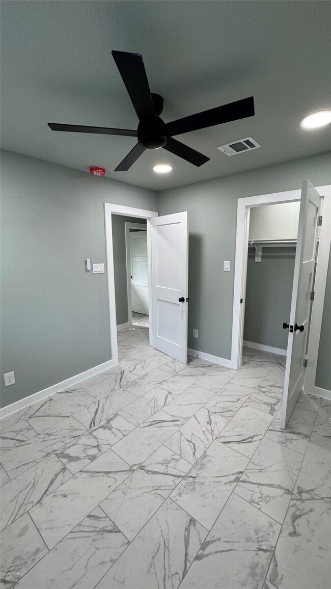 Building Photo - 121 S 10th St