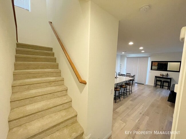 Building Photo - 692 Bamboo Bnd Pl