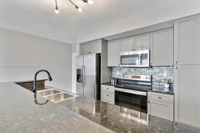 Building Photo - 10350 W Bay Harbor Dr