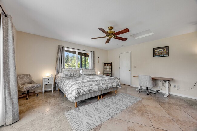 Building Photo - 323 Bodmer Ln