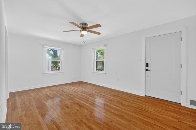 Building Photo - 5831 33rd Ave