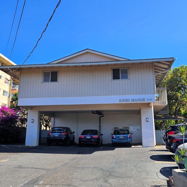 Primary Photo - Maui - Remodeled one bedroom new Charlie Young Beach