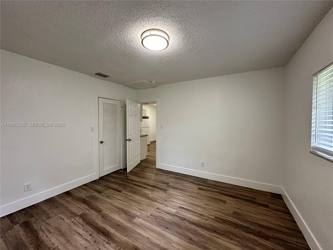 Building Photo - 3315 SW 15th Ave