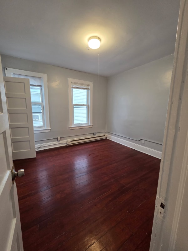 Building Photo - 54 Crown St