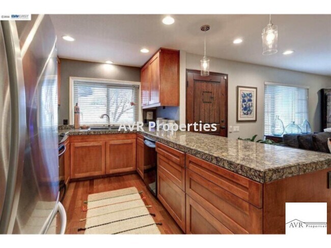 Building Photo - Solar panel, gorgeous, single family home