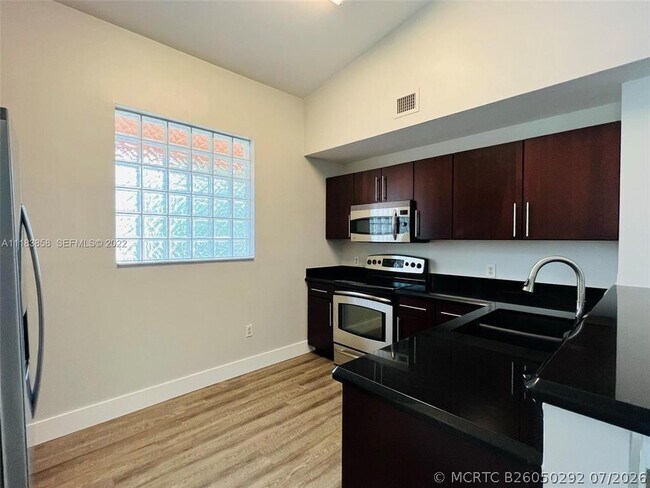 Building Photo - 6944 SW 39th St