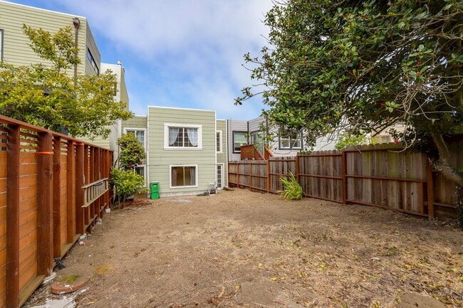 Building Photo - 5 Bed / 2 Bath home in Outer Richmond near...