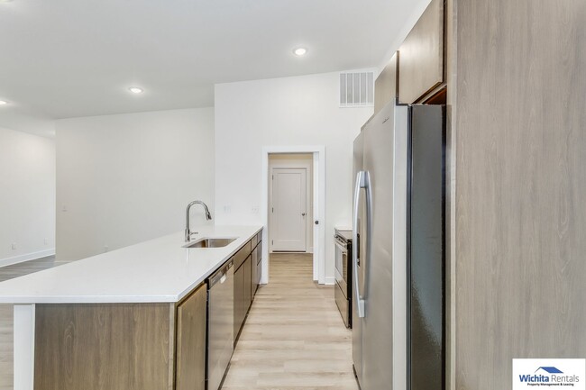 Building Photo - Brand new 3 bed, 2 bath duplex