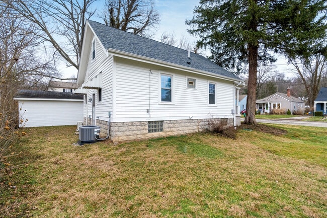 Building Photo - 4053 Grove Ave